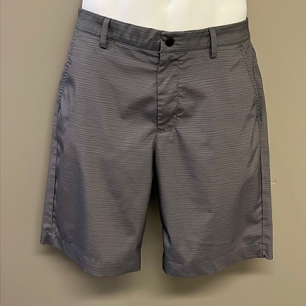 Greg Norman Men’s Heather Gray Golf Shorts- Size 32